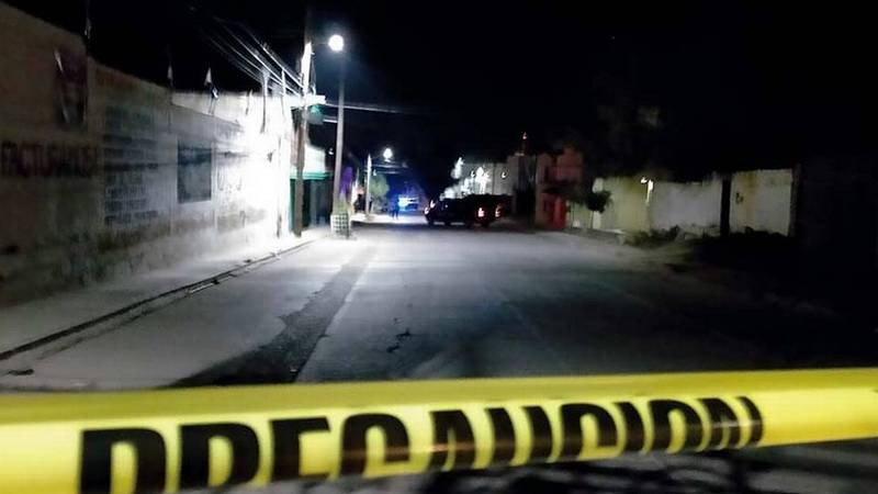Hallan a hombre sin vida, maniatado y encobijado en Huiramba, Michoacán 