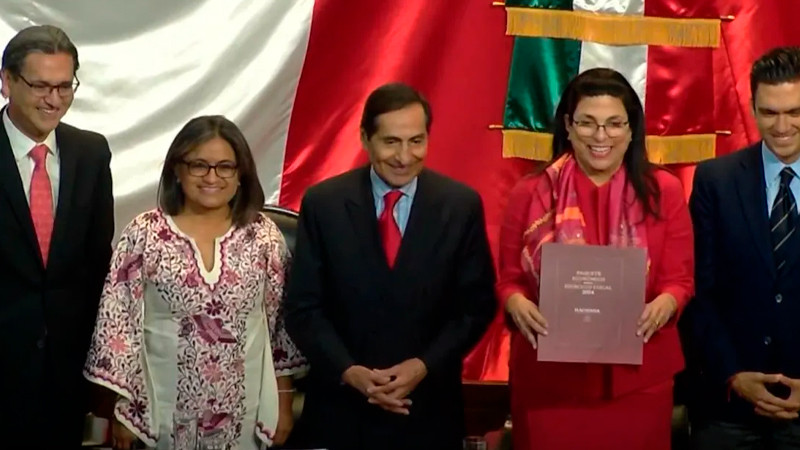Hacienda entrega Paquete Económico 2024 en Congreso de la Unión 