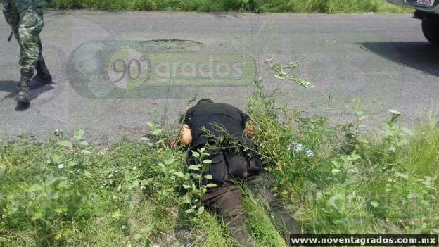 Un militar y tres presuntos delincuentes muertos deja enfrentamiento en Parácuaro, Michoacán - Foto 5 