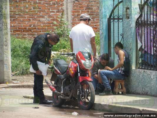 Balean a dos jóvenes motociclistas en Zamora, Michoacán; hay un muerto y un herido - Foto 1 