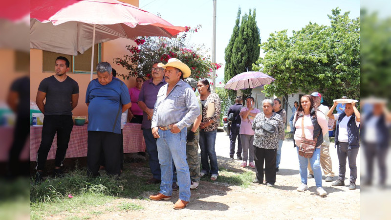 Zitácuaro continúa avanzando con servicios básicos en colonias y comunidades 