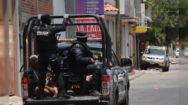 Conductor de vehículo particular herido por disparos en Lázaro Cárdenas  
