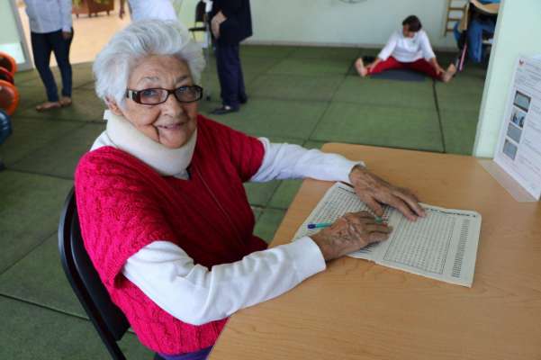 DIF Morelia apuesta por la alfabetización de adultos mayores 