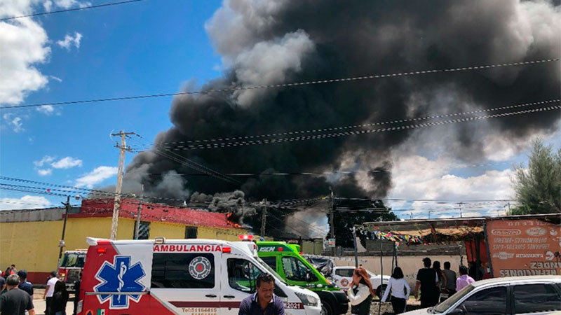 EDOMEX: reportan incendio en recicladora de Santa María Chiconautla 