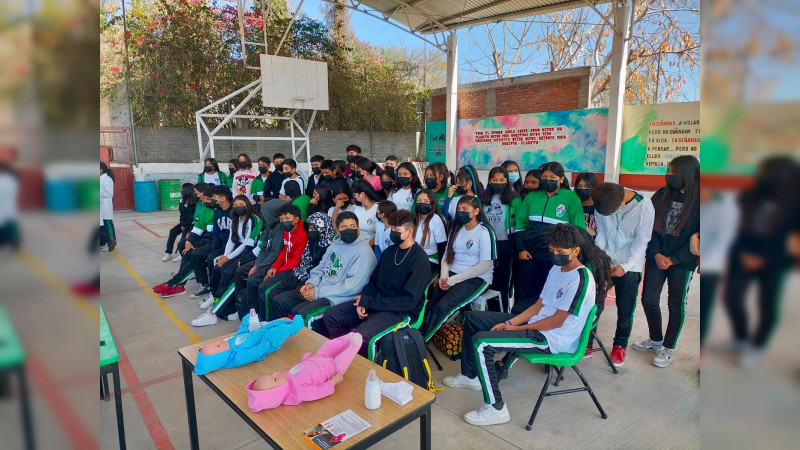 Bebés robot, la iniciativa del Cecytem para reducir el embarazo adolescente