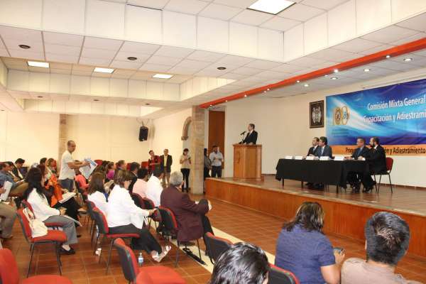 Inaugura rector de la UMSNH cursos de la Comisión Mixta General de Capacitación y Adiestramiento del SPUM - Foto 1 