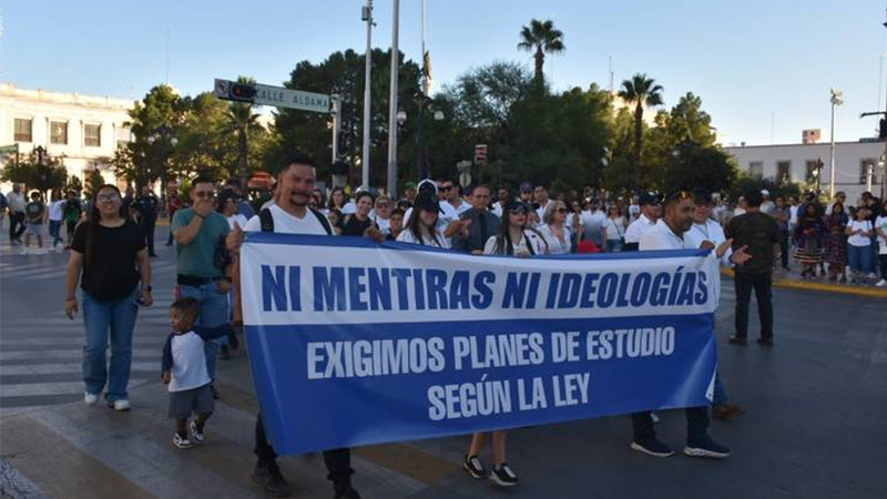 Protesta en Chihuahua: Colectivo por la Educación rechaza los nuevos libros de texto 