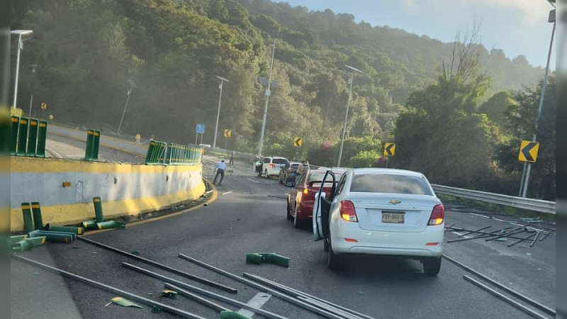 Accidente en la México-Cuernavaca causa cierre completo a la circulación en curva de La Pera 