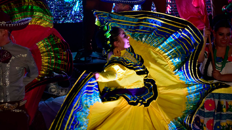 Lleno total y gran fiesta en el X Festival Nacional Mariachi y Danza del Colegio de Morelia