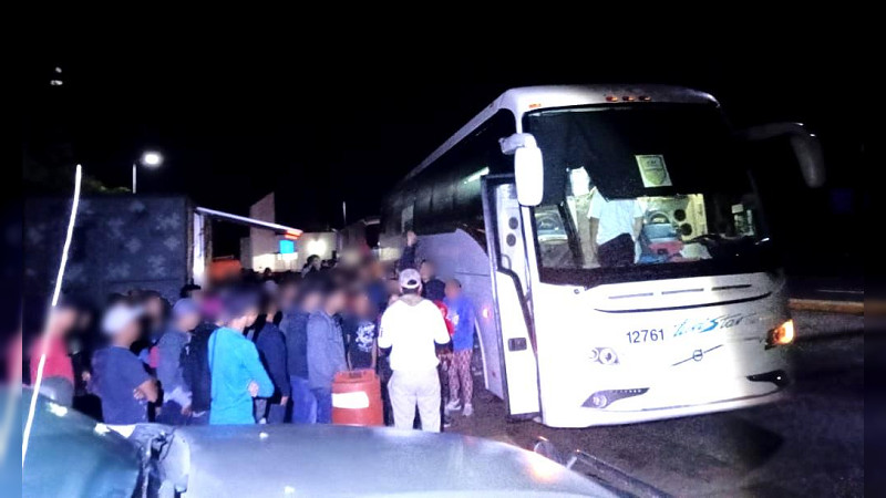 Rescatan 178 migrantes rescatados en un autobús en Veracruz 