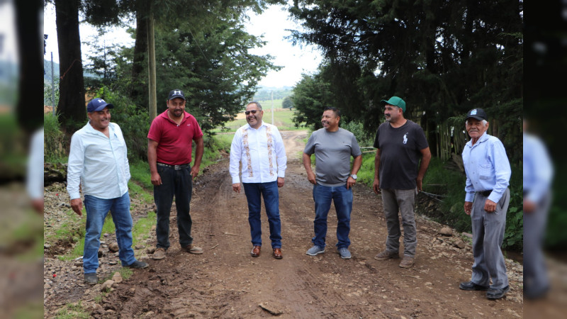 Téllez Marín, supervisó trabajos de rehabilitación de caminos rurales de la Tenencia de Morelos