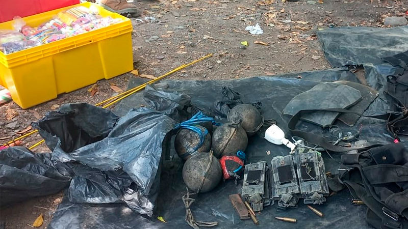 En Veracruz, desmantelan campamento clandestino; había armas, ropa táctica y cajas con pirotecnia 