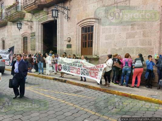 Manifestantes toman el Ayuntamiento de Morelia 