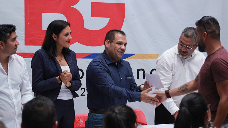 Entrega Gobierno de Tarímbaro y SEE herramientas digitales a docentes