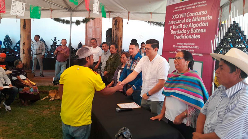 Premian a 27 artesanos del Concurso en Santa Fe de la Laguna