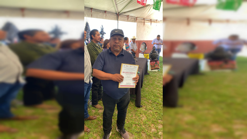 Premian a 27 artesanos del Concurso en Santa Fe de la Laguna