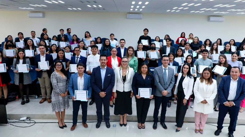 Dan la mano a jóvenes nicolaitas: son el futuro y el presente que transformará a Michoacán: UMSNH 