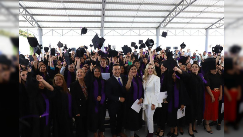 En Querétaro se gradúan 174 alumnas de la Universidad de las Mujeres