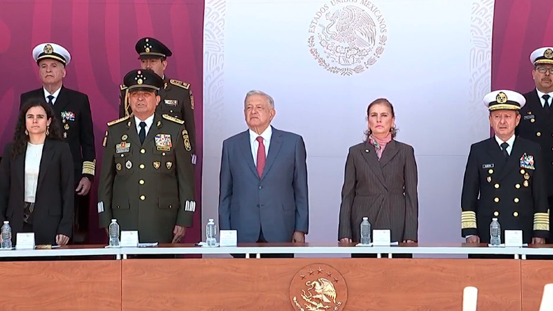 López Obrador preside ceremonia de los Niños Héroes sin presidente del Poder Judicial y Poder Legislativo  