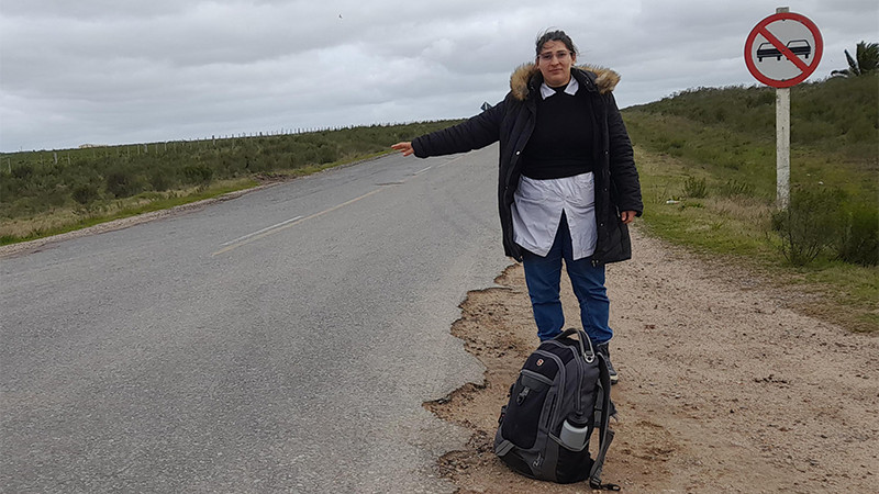 Maestra en Uruguay viaja 200 kilómetros al día para enseñar a dos niños en el campo 