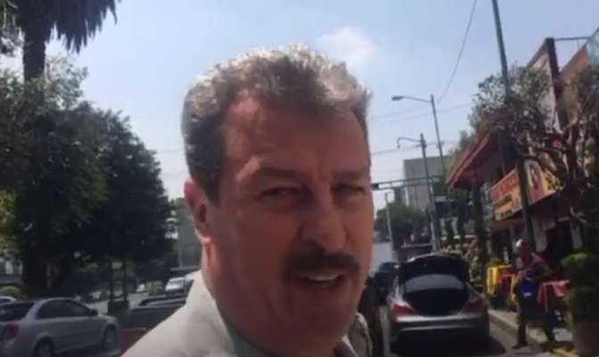 Actor Sergio Goyri, exhibido por Arne Aus den Ruthen al obstruir la vialidad, se enfrenta a vecinos - Foto 0 