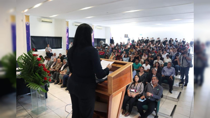 Estamos transformando a la UMSNH en una institución de futuro: Monika Gutiérrez