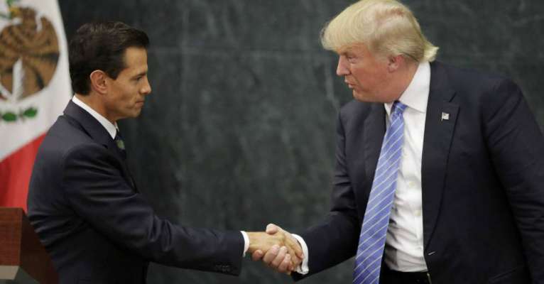 Ofrece Peña Nieto mensaje conciliador con Trump; el republicano insiste en construir muro 