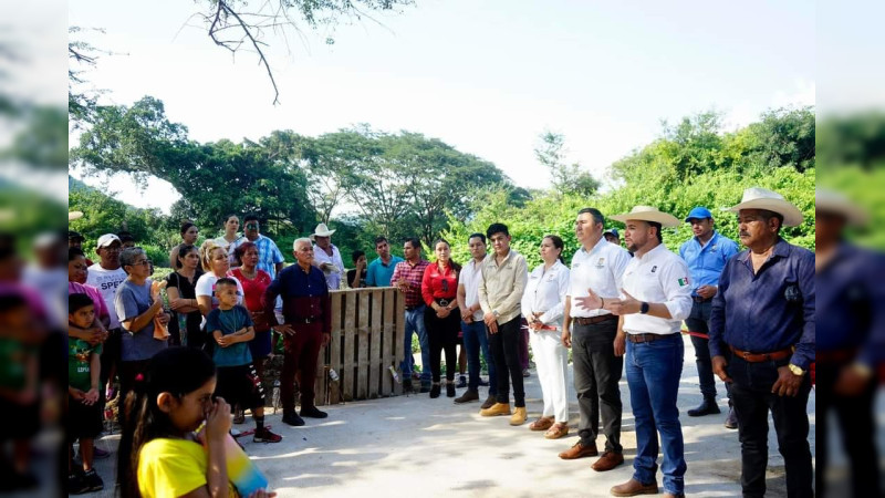 Consolida Reyes Galindo obras públicas en La Huacana