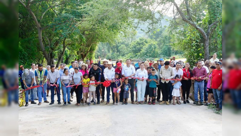 Consolida Reyes Galindo obras públicas en La Huacana