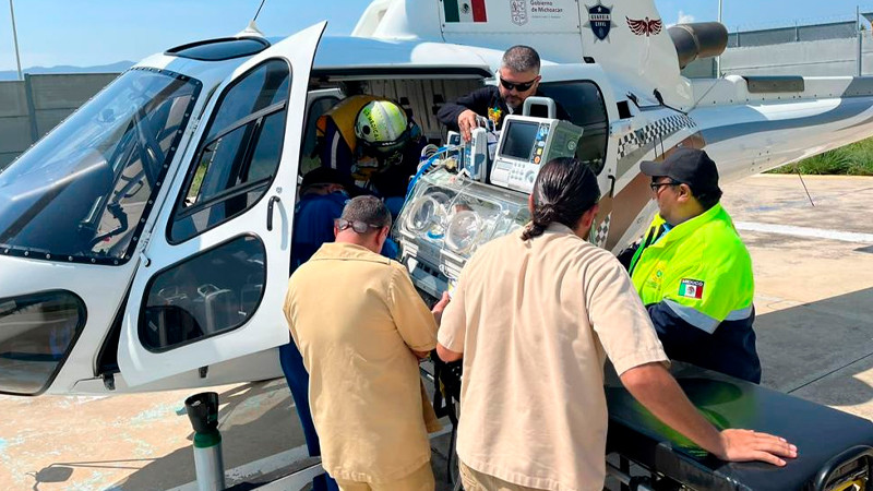 Trasladan en ambulancia aérea a bebé con complicación respiratoria, desde Coahuayana hasta Morelia 