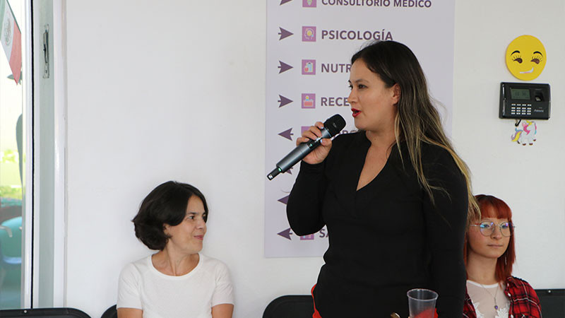 Graciela Guzmán Bucio, asiste a la mañanita mexicana en la Unidad Médica de Rehabilitación Infantil 