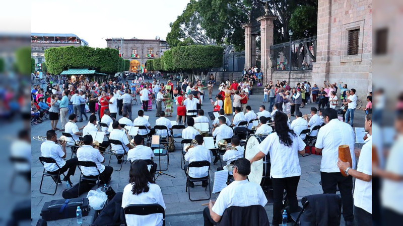 En plaza Benito Juárez, deleita banda sinfónica de la SSP a morelianas y morelianos