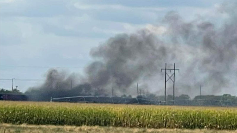 Vagón de tren arde en llamas, tras explosión en Nebraska 