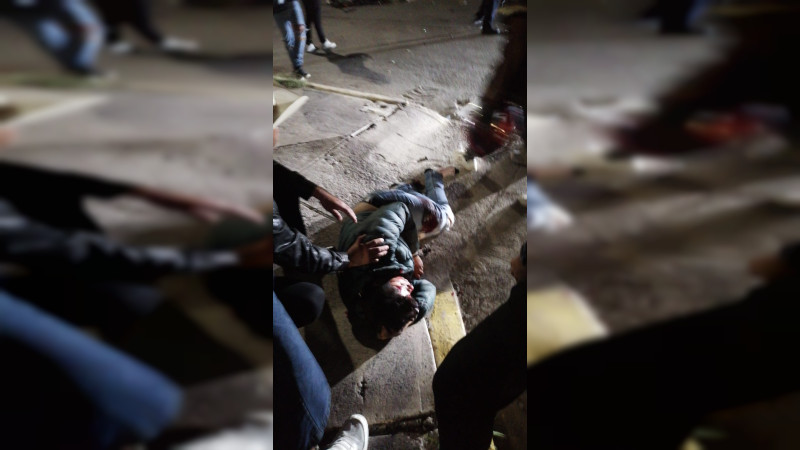 Dos motociclistas protagonizan aparatoso accidente en Celaya
