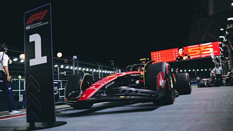 Carlos Sainz se queda con la “pole” del Gran Premio de Singapur; los Red Bull arrancarán P11 y P13 