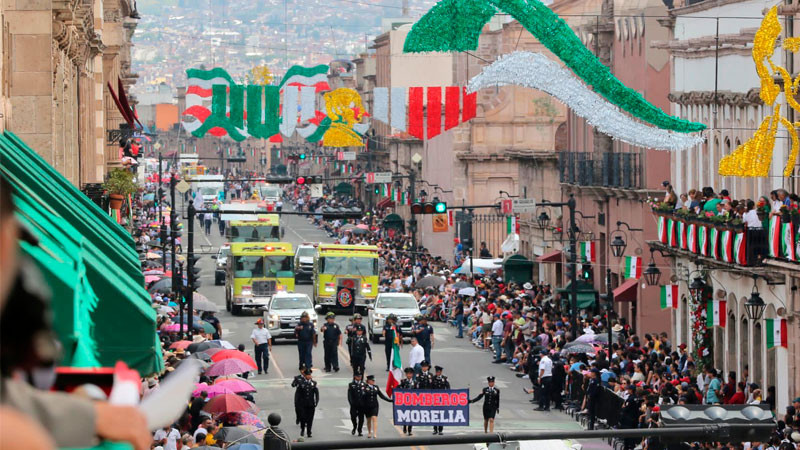 Bedolla y miles de michoacanos disfrutaron del Desfile Cívico Militar, por 213 aniversario de la Independencia