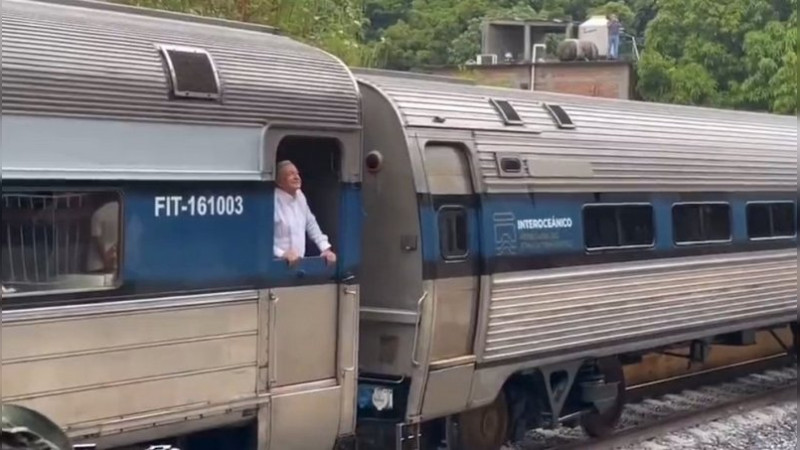 López Obrador realiza recorrido de prueba del Tren Interoceánico 