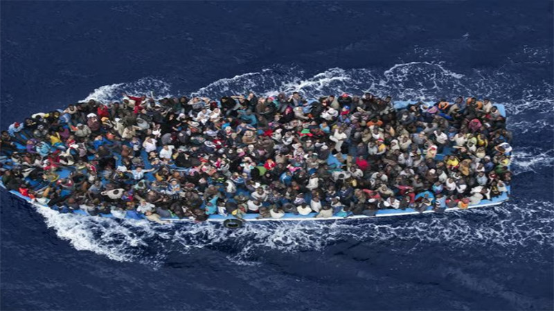 Italia y la UE trabajan en medidas para gestionar el aumento de llegadas de migrantes  