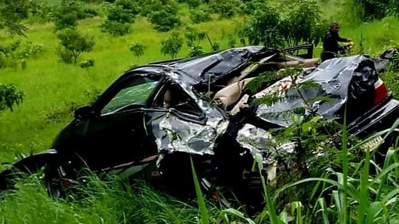 Localizan cuerpo sin vida al interior de un automóvil accidentado en Tacámbaro 