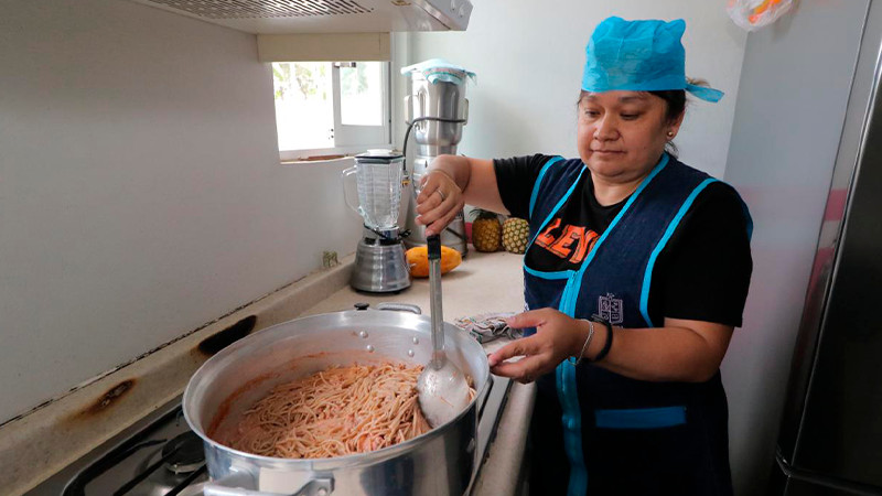 En Michoacán, 130 mil menores reciben desayunos escolares