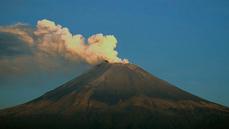Volcán Popocatépetl registra 69 exhalaciones, minutos de tremor y exhalaciones 