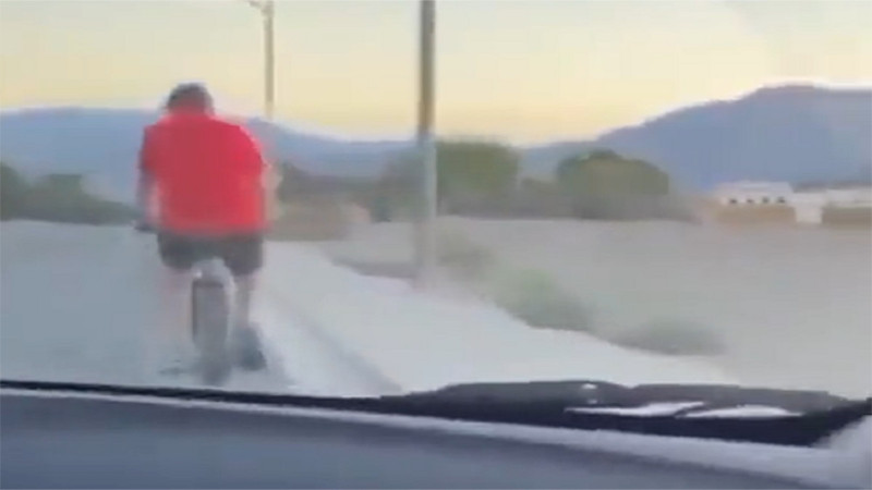 Adolescentes atropellan a ciclista en Las Vegas y lo graban por diversión 
