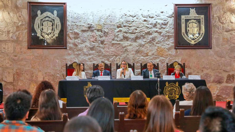 Reconoce UMSNH agenda animalista que impulsa la doctora Rosa María de la Torre 