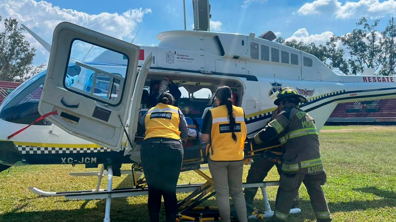 Desde Zacapu hasta Morelia, trasladan en helicóptero a adolesecente, por complicaciones en su embarazo 