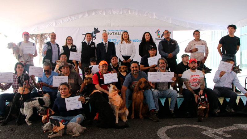 Se gradúan 20 perritos de entrenamiento para búsqueda y rescate, en Tlalpan 