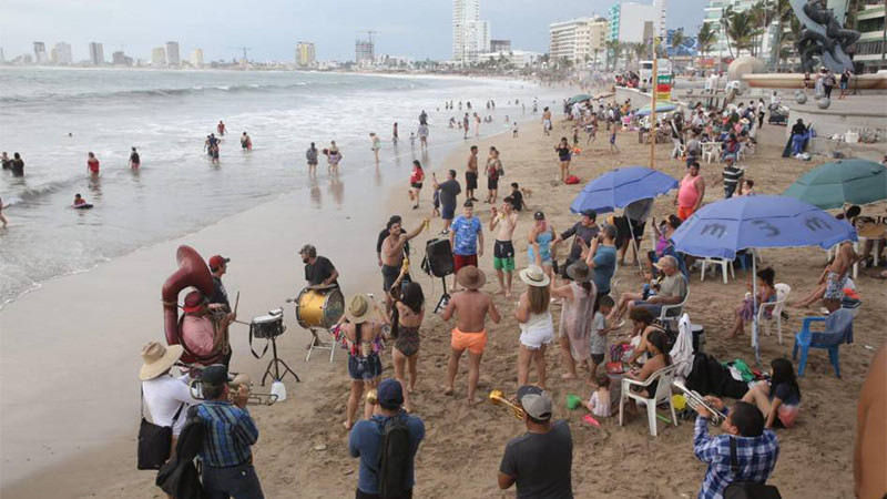 Titular de Protección Civil insta a instalar pararrayos en playas de Michoacán 