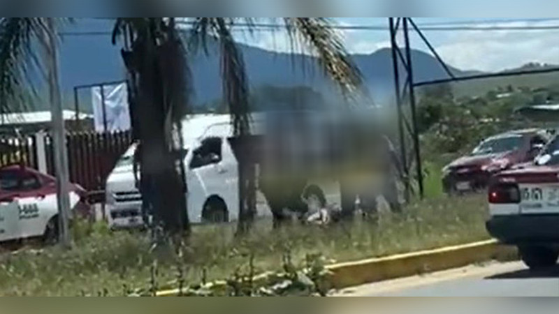 Choferes de taxis rurales atacan a indigente en Oaxaca 