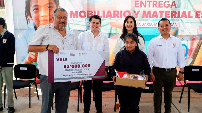 Casi 9 mil estudiantes beneficiados con entrega de materiales en Zitácuaro