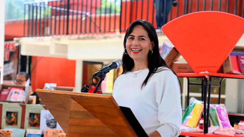 Casi 9 mil estudiantes beneficiados con entrega de materiales en Zitácuaro