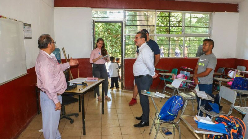 Jaime Verduzco supervisa instituciones educativas en Uruapan